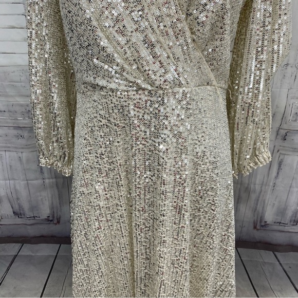DKNY Size 8 Silver 3/4 Sleeve Sequin Surplice Dress Belted Fit & Flare Cocktail - Picture 3 of 14
